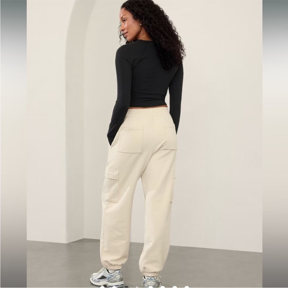 Athleta Forever Fleece High Rise Cargo Jogger Size Medium - Picture 2 of 6